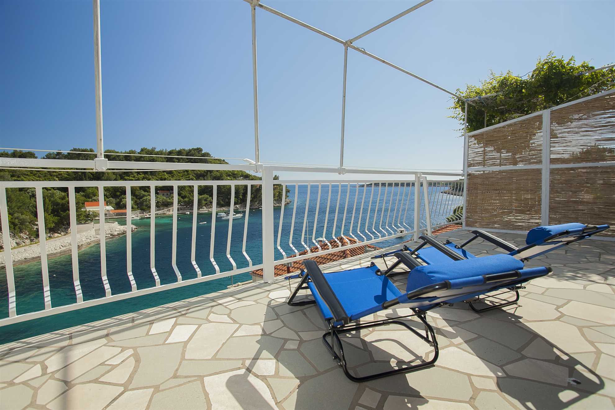 Two bedrooms apartment for 4 persons with sea view