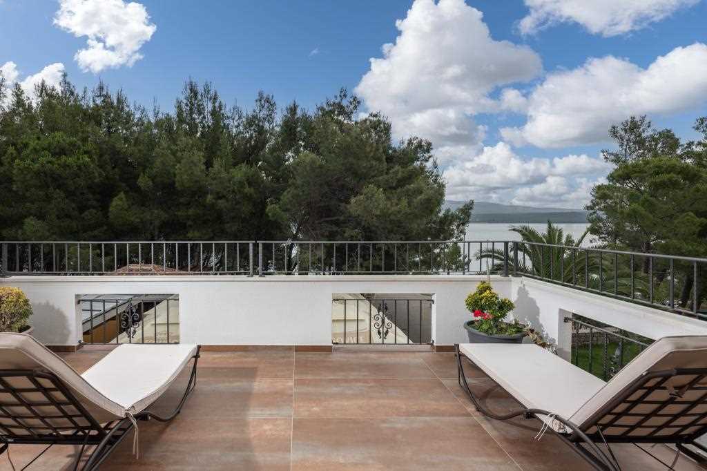 Image of 1BR Apartment with Sea View & Balcony, private parking, pet friendly