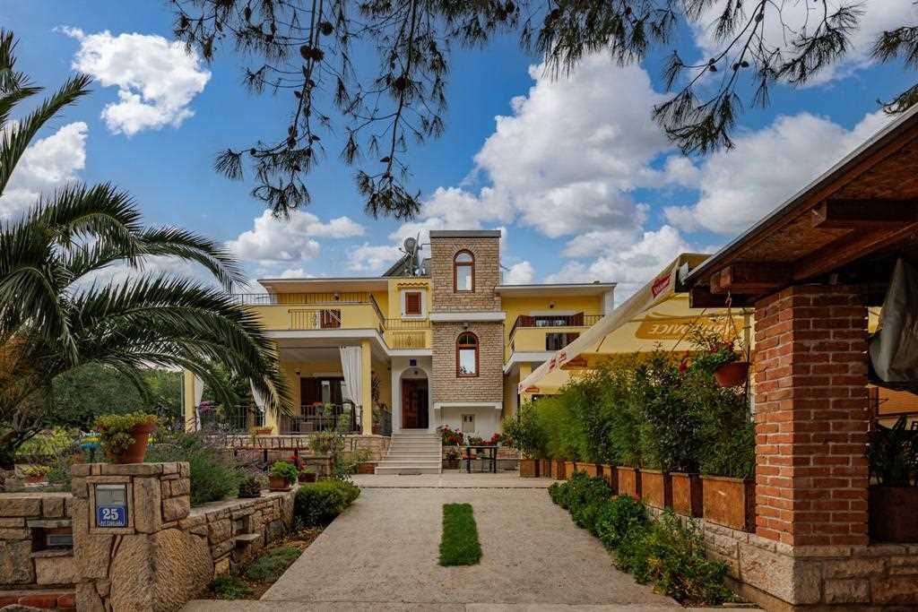 Jednosobni apartman s pogledom na more i balkonom, privatnim parkingom, dozvoljeni kućni ljubimci