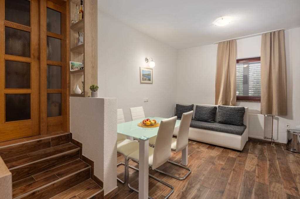 Jednosobni apartman s pogledom na more i balkonom, privatnim parkingom, dozvoljeni kućni ljubimci