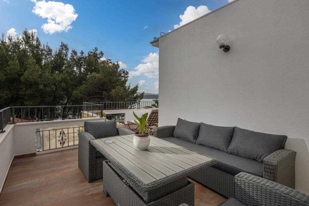 Jednosobni apartman s pogledom na more i balkonom, privatnim parkingom, dozvoljeni kućni ljubimci