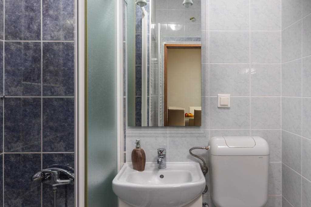 Jednosobni apartman s pogledom na more i balkonom, privatnim parkingom, dozvoljeni kućni ljubimci