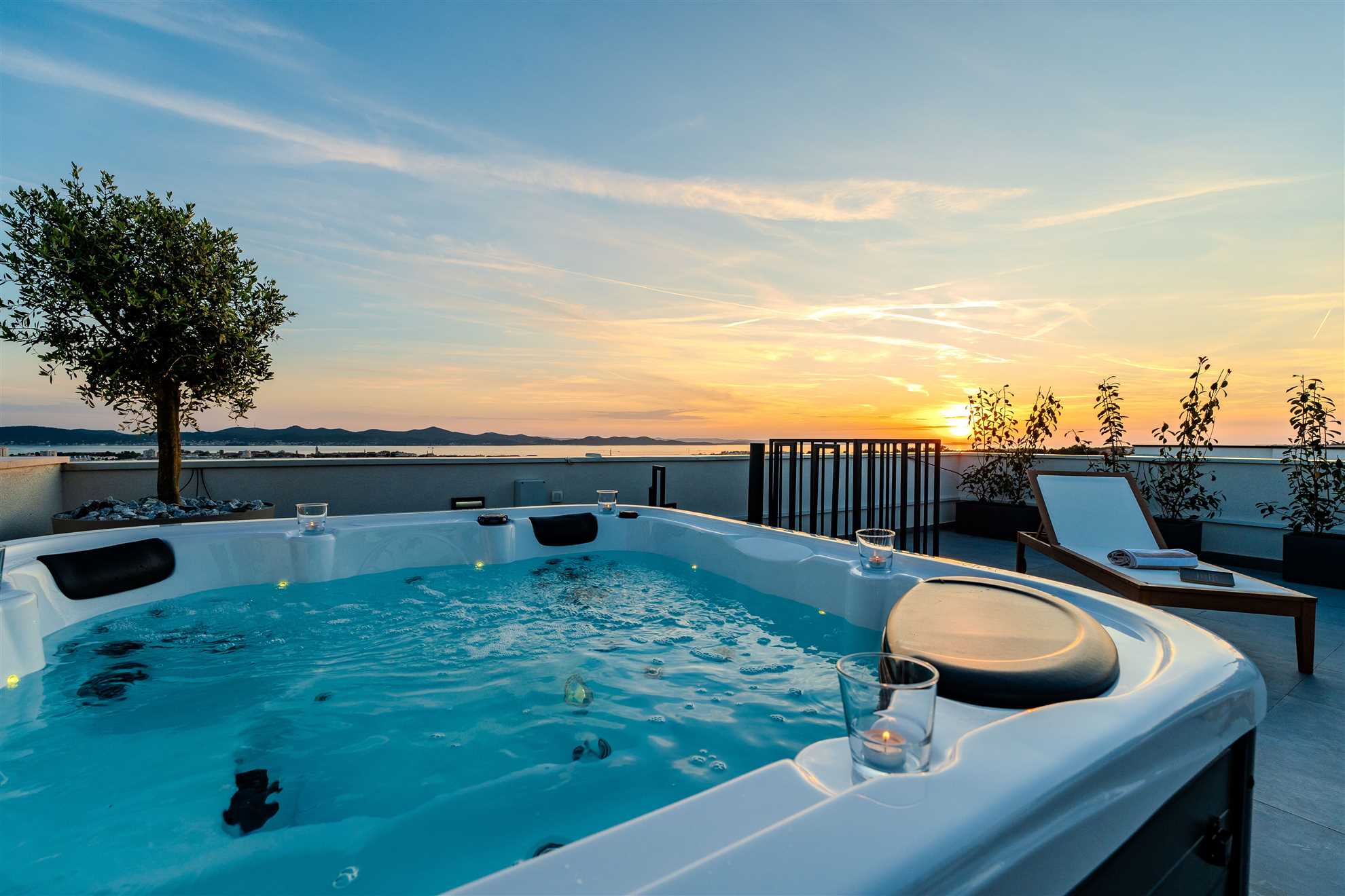 Image of Luxury Rooftop Residence with jacuzzi- 6 PAX