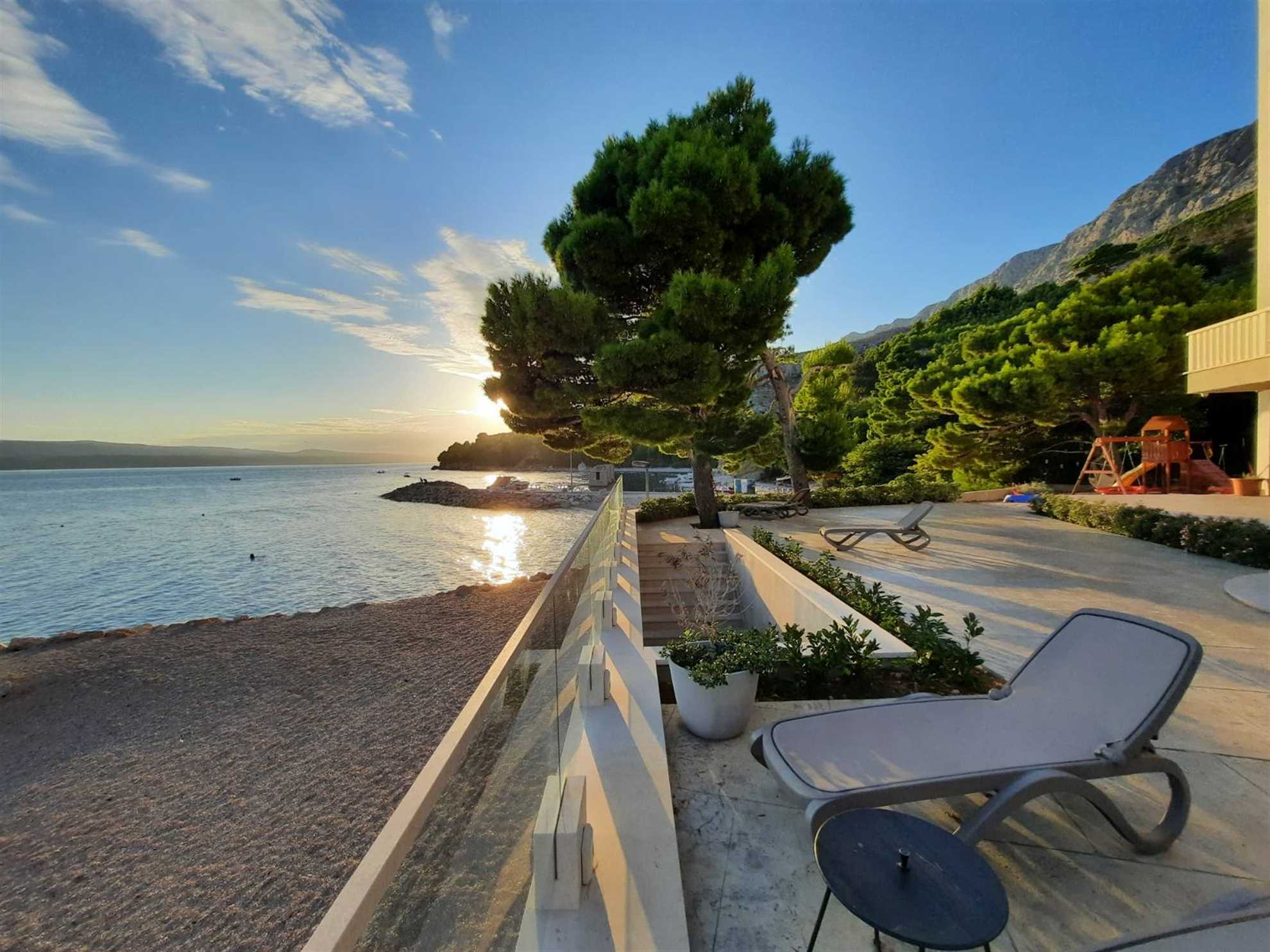 Apartment 4(4+2) with balcony and seaview