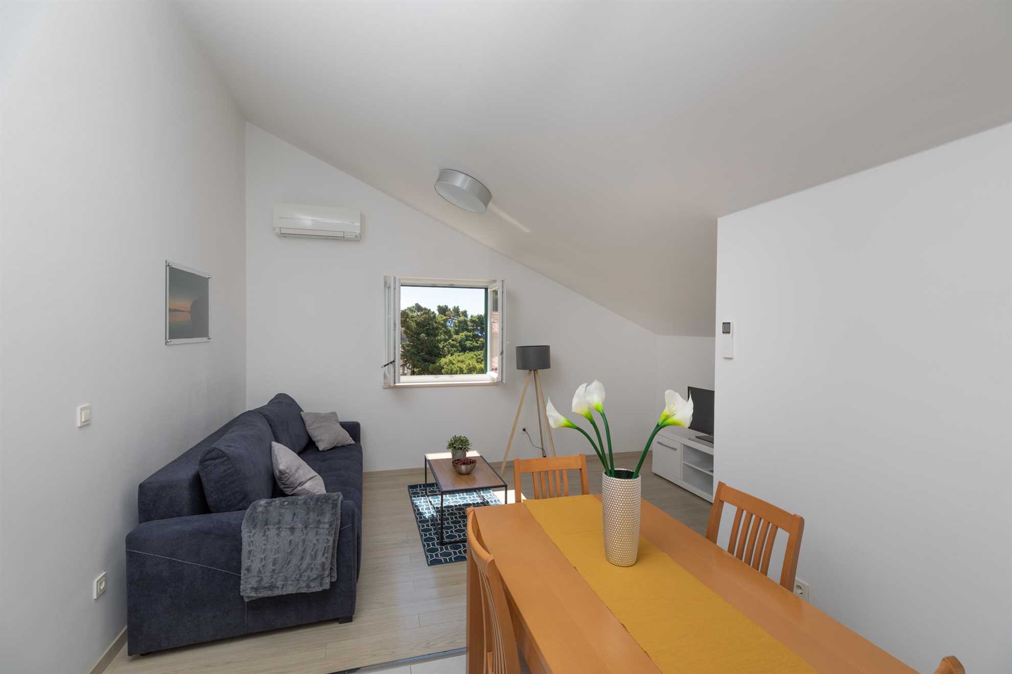 Apartment 7 (2+2) with balcony and seaview