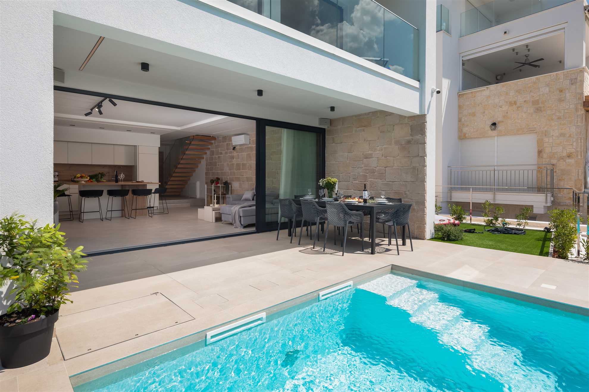 Villa Pepera with amazing sea view and heated pool