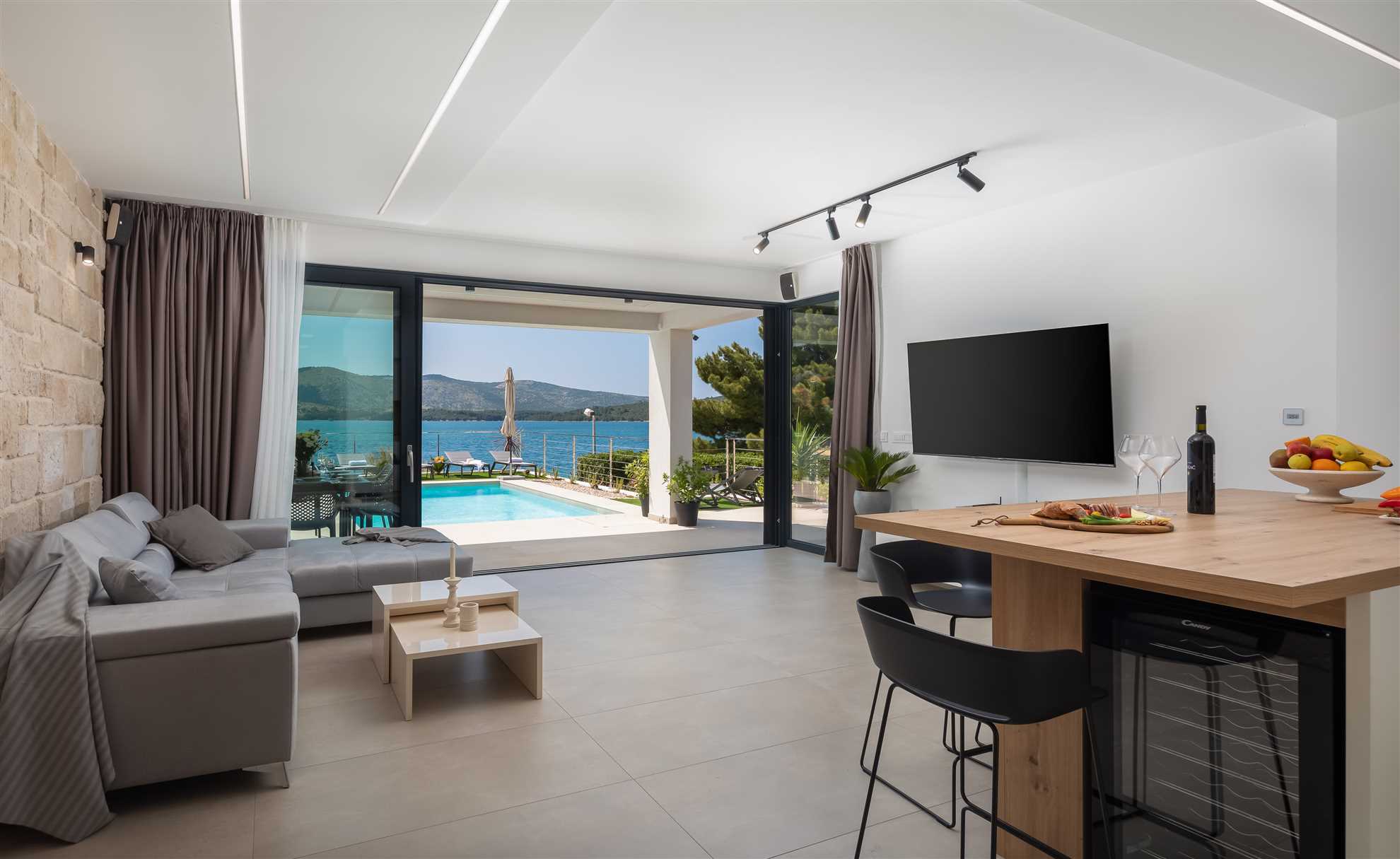 Villa Pepera with amazing sea view and heated pool