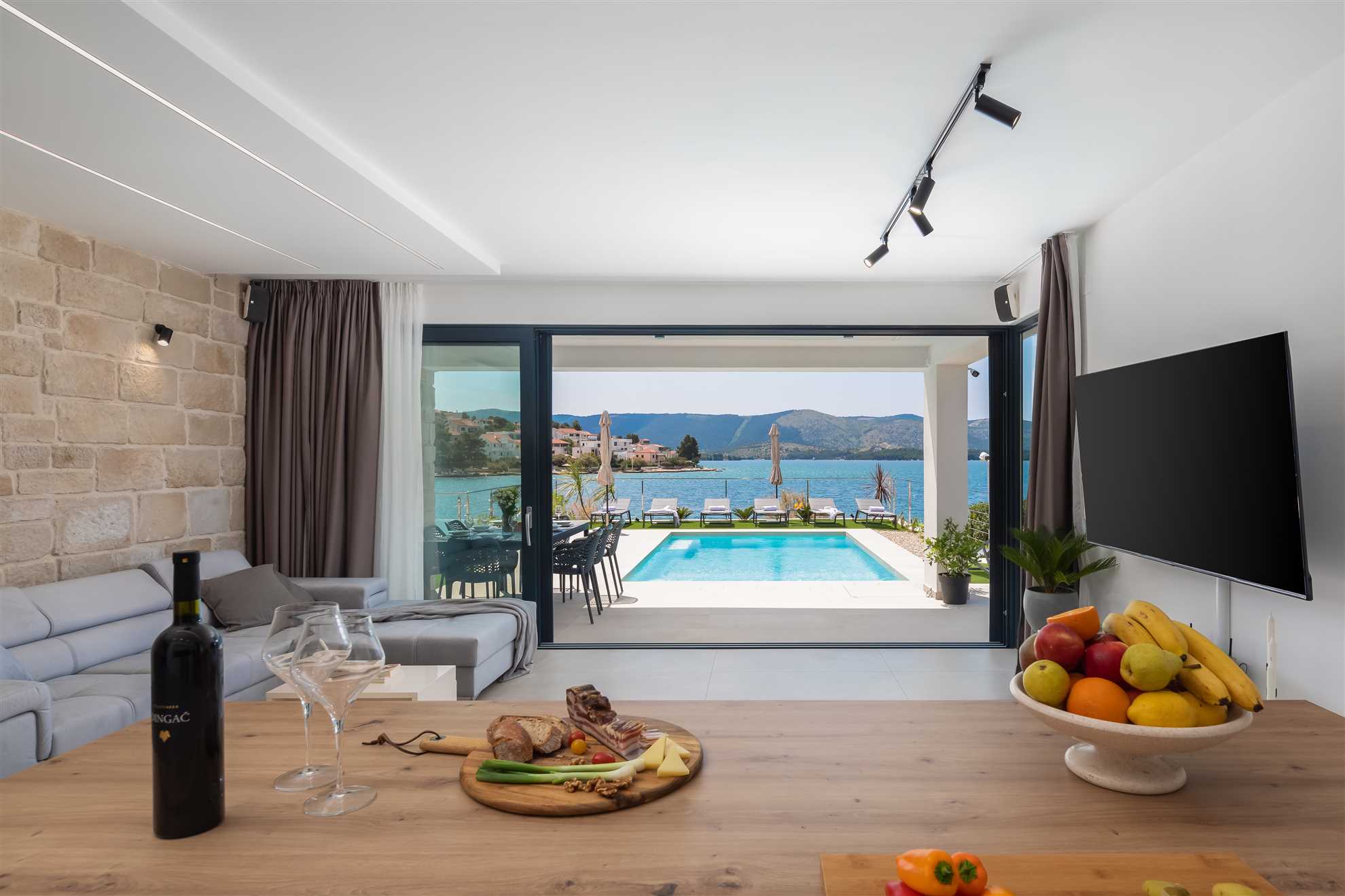 Villa Pepera with amazing sea view and heated pool