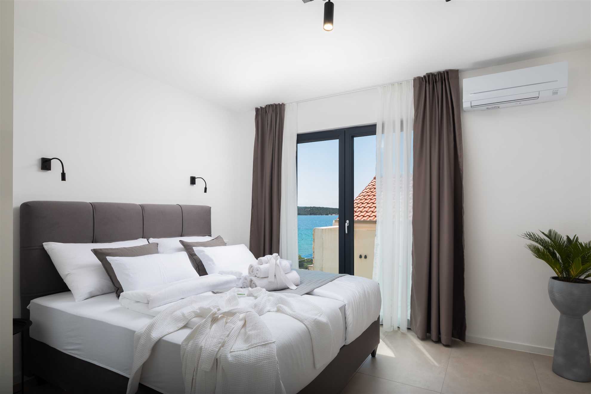 Villa Pepera with amazing sea view and heated pool