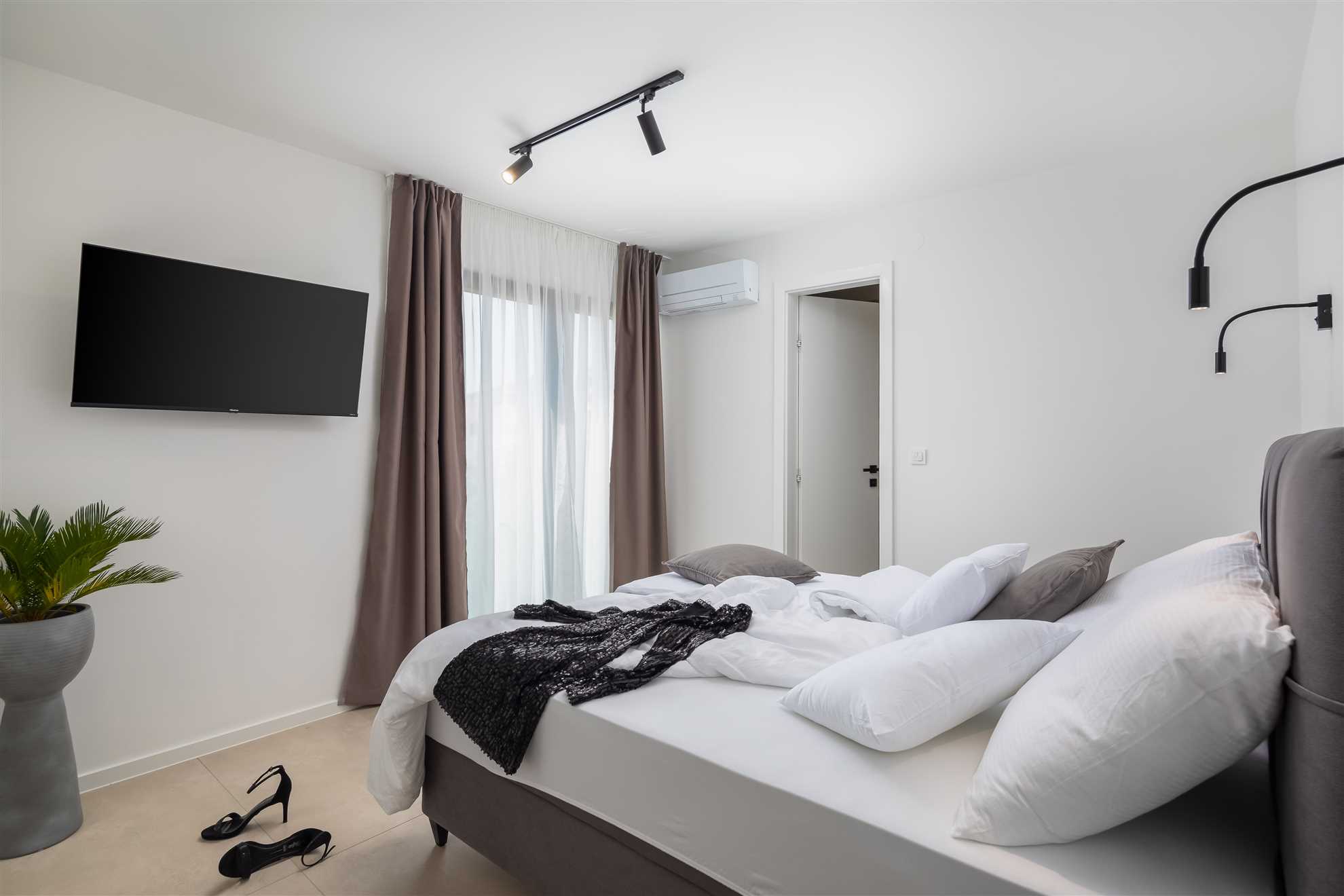 Villa Pepera with amazing sea view and heated pool