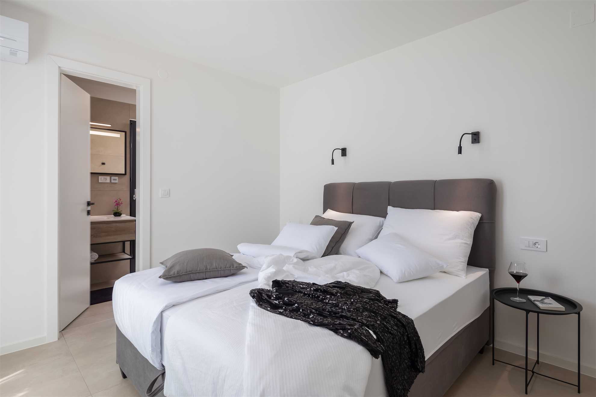 Villa Pepera with amazing sea view and heated pool