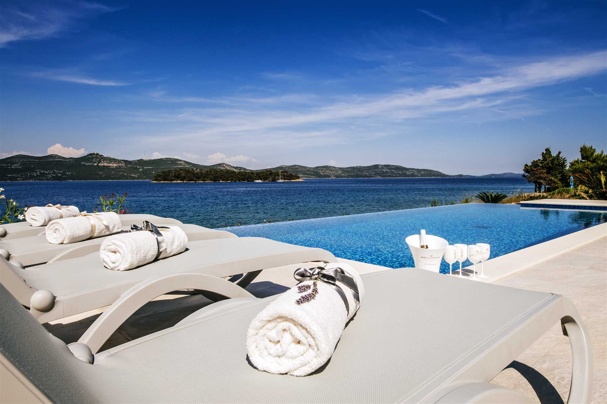 Villa Anita II - Dalmatian island Gem