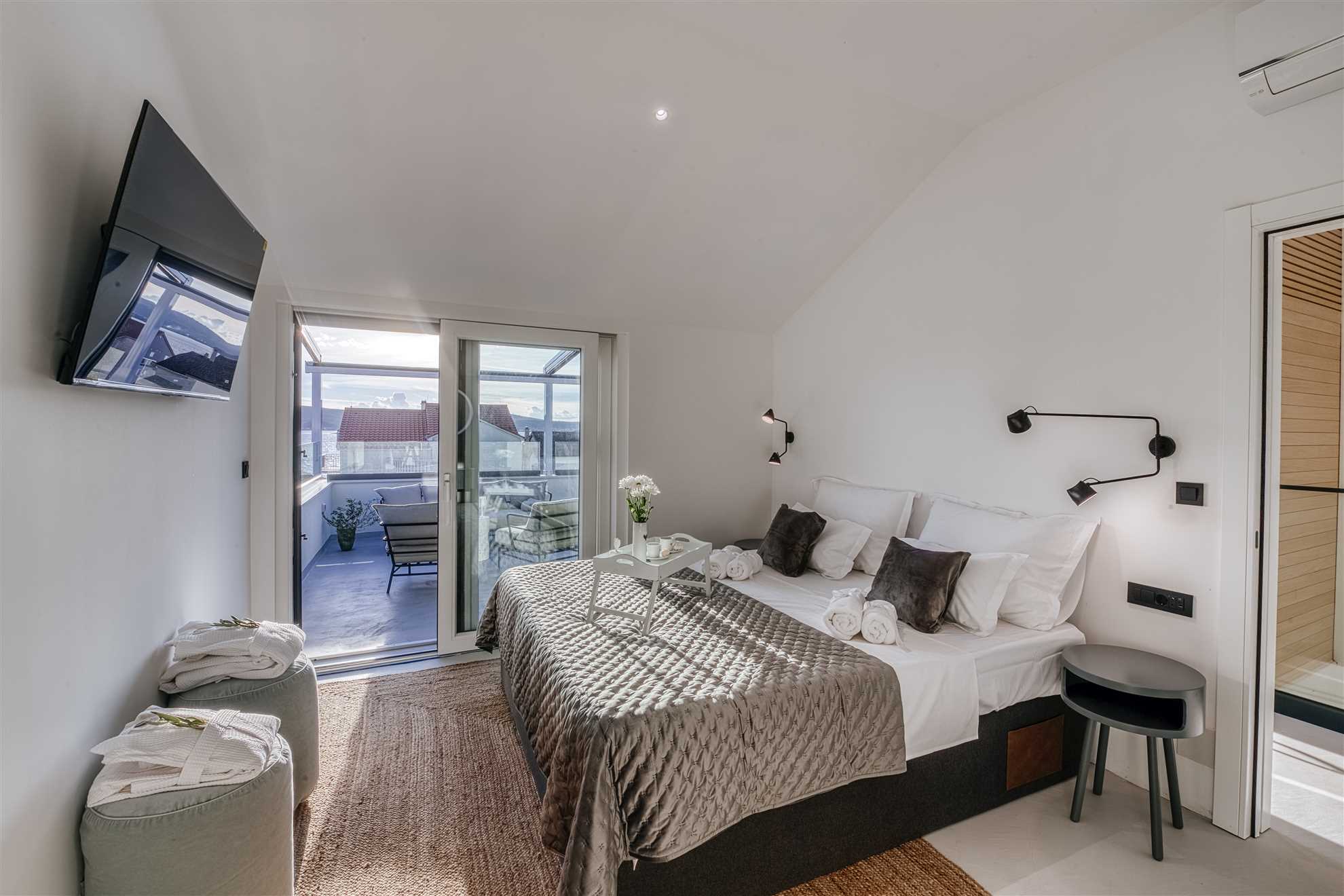 VILLA FELICITA - modern and luxurious