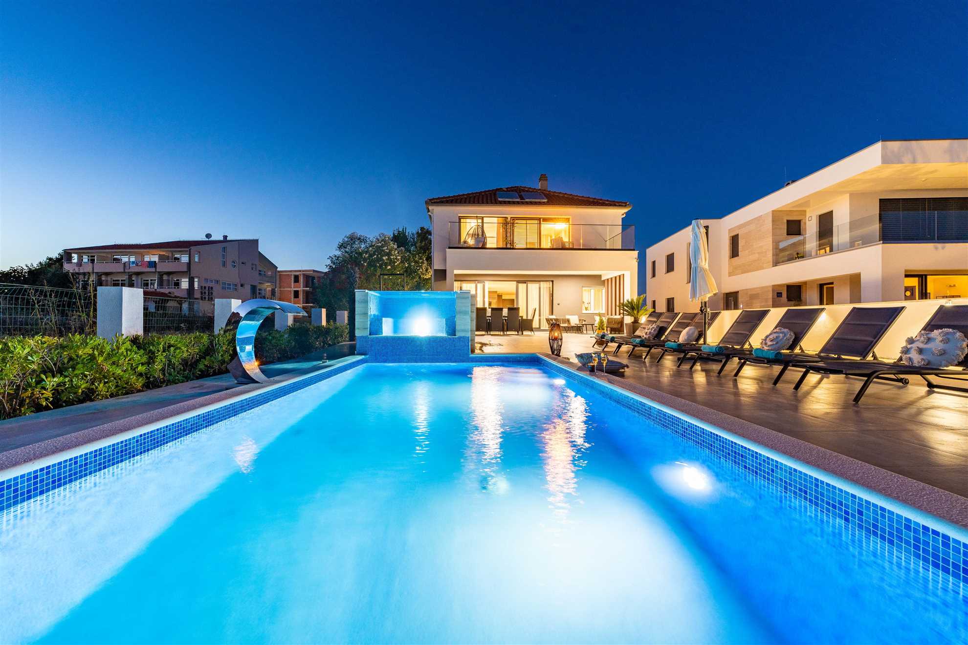 LUKSUZNA VILA MOREA SUKOŠAN