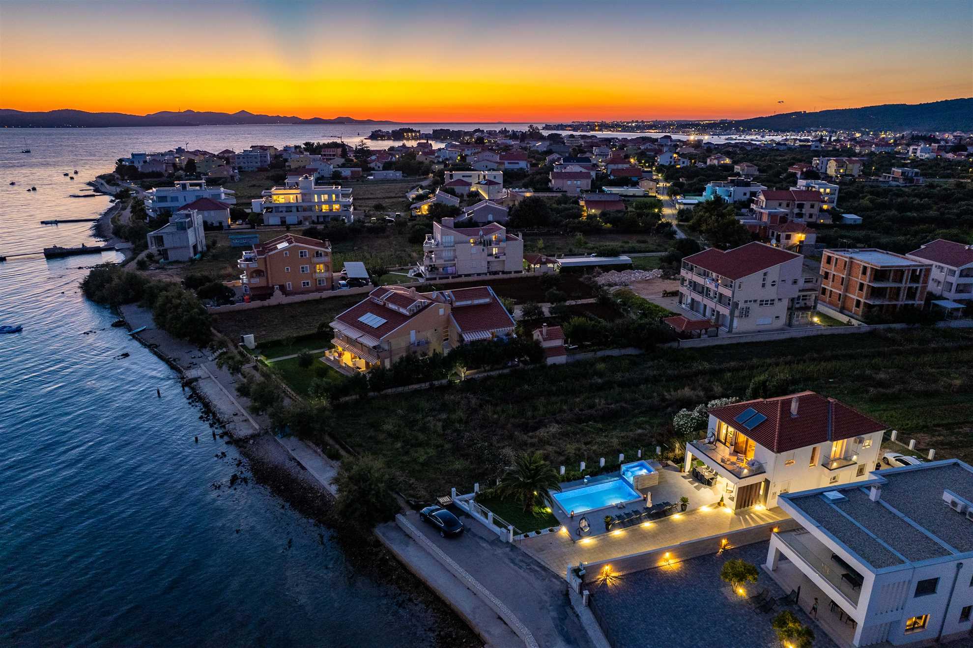 LUKSUZNA VILA MOREA SUKOŠAN