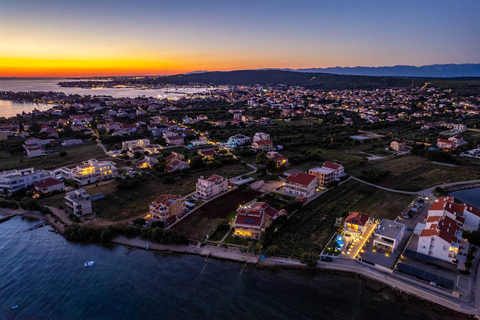 LUKSUZNA VILA MOREA SUKOŠAN