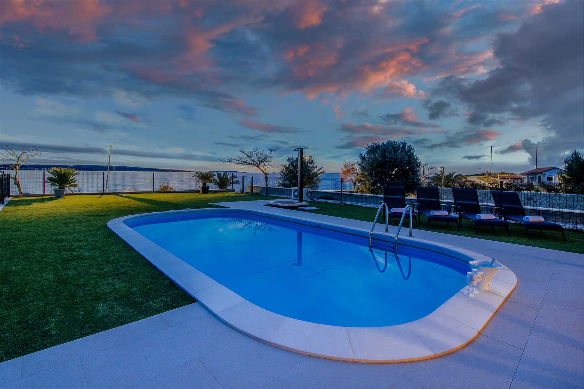 Apartment Budinski Beachfront