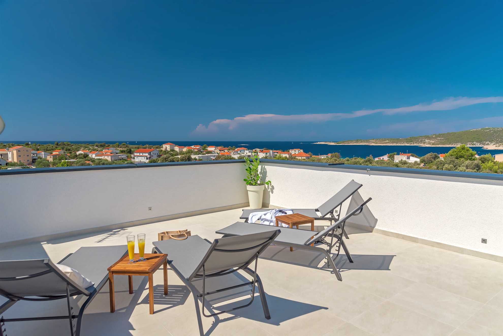 Villa Lux Indigo