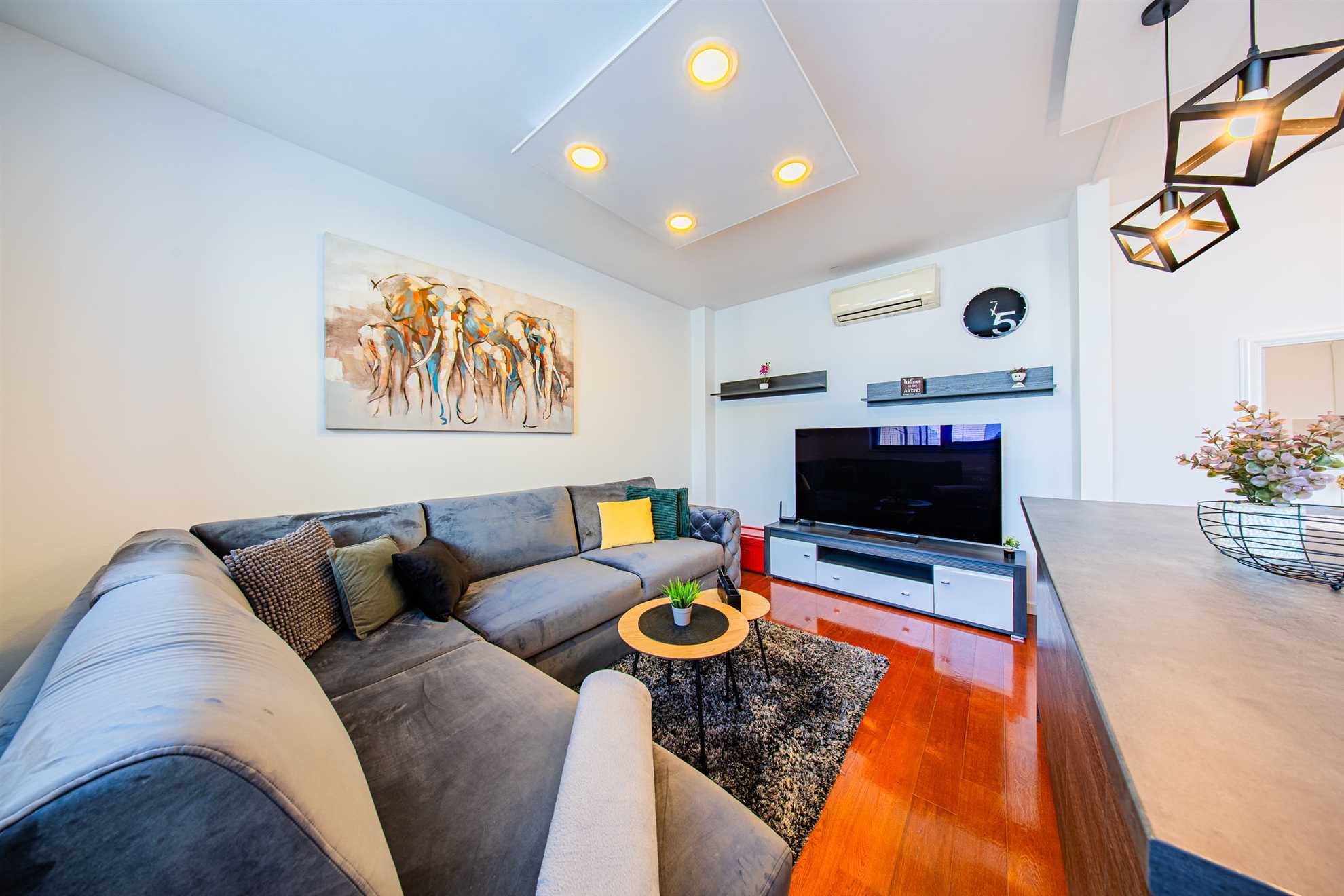 [215] Zg. avenija 104B [215]