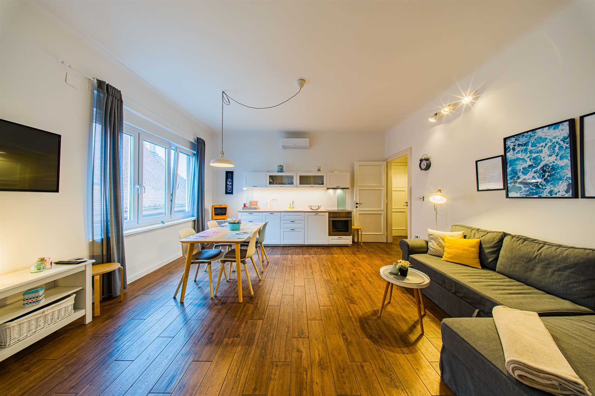 [208] Tkalčićeva ulica 4 [208]