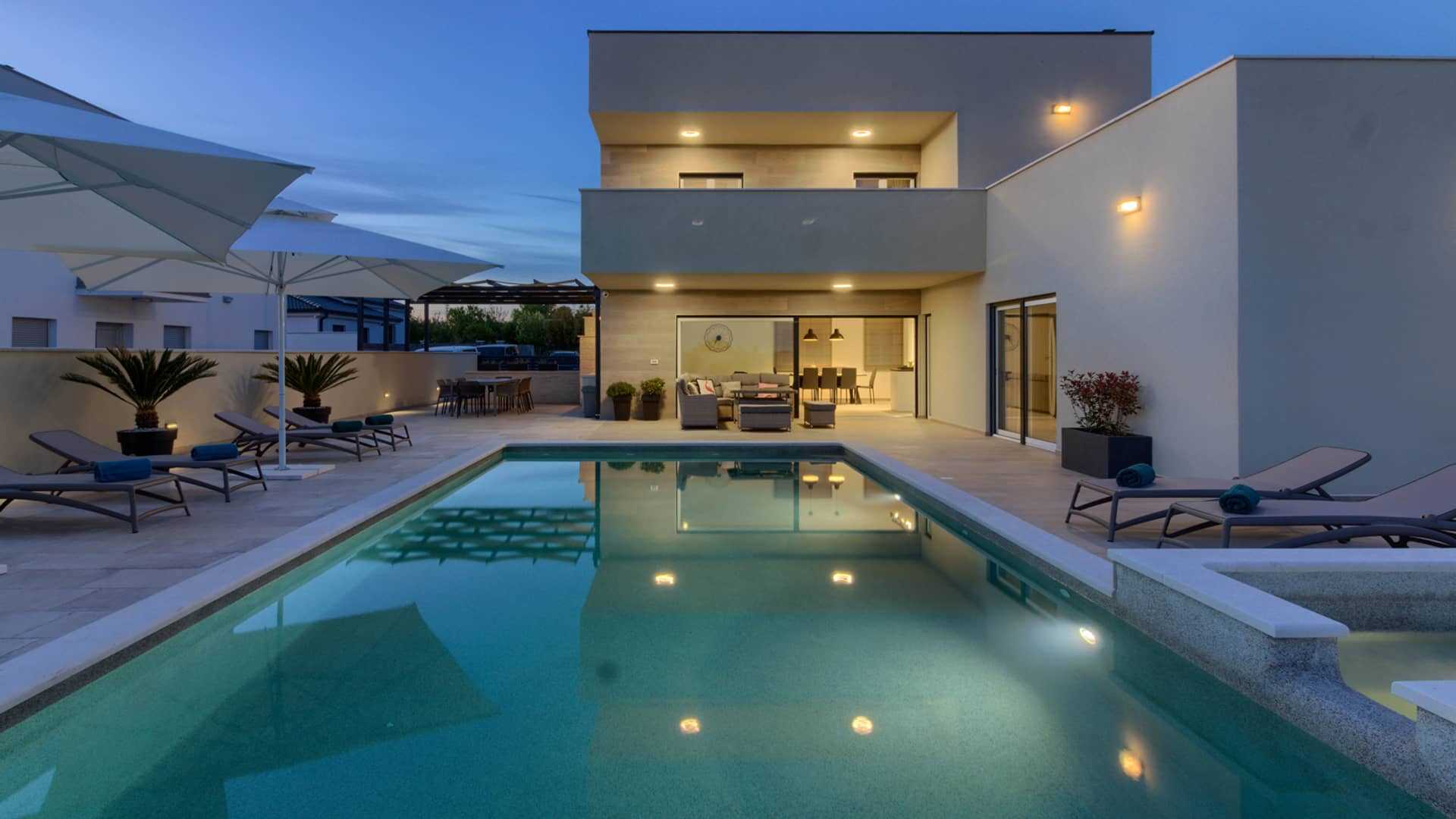 Villa Mako - The modern luxury villa with swimming pool and whirlpool in a quiet suburb of Pula