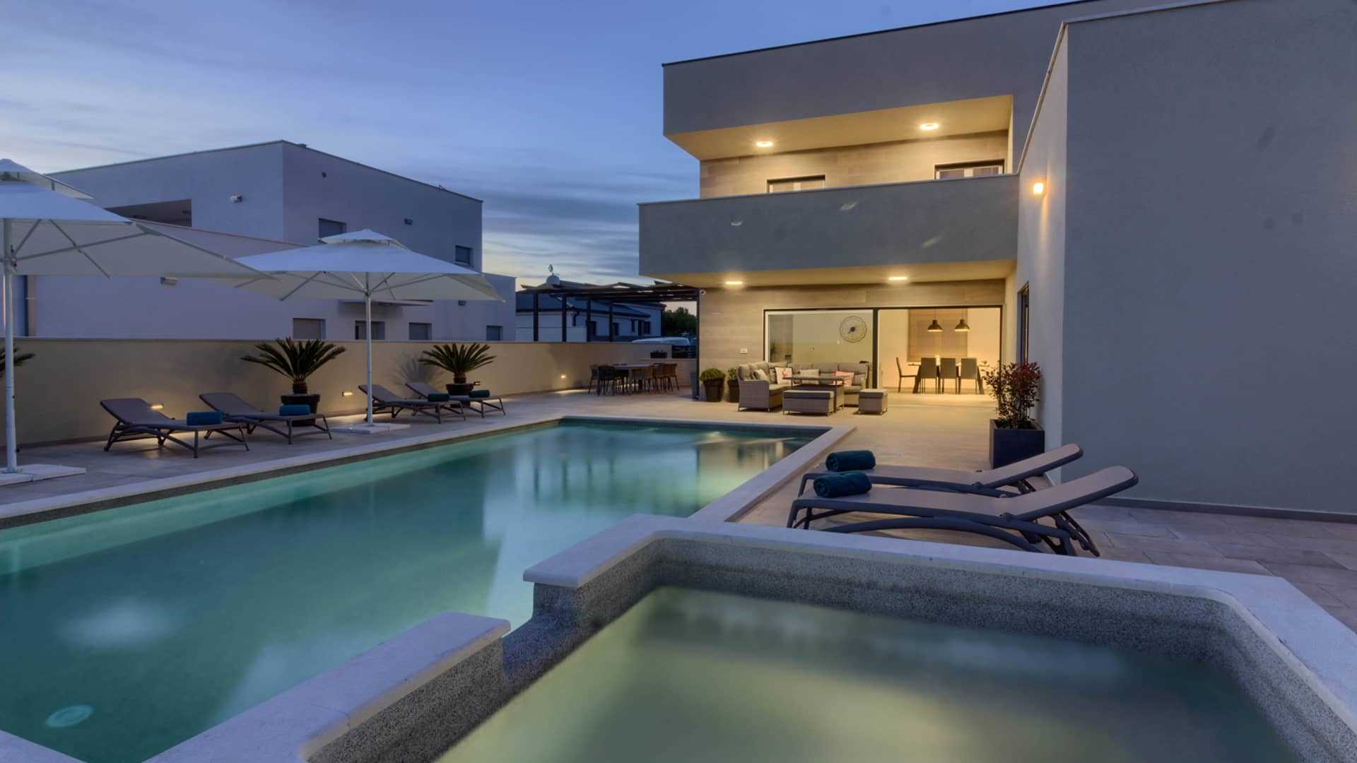 Villa Mako - The modern luxury villa with swimming pool and whirlpool in a quiet suburb of Pula