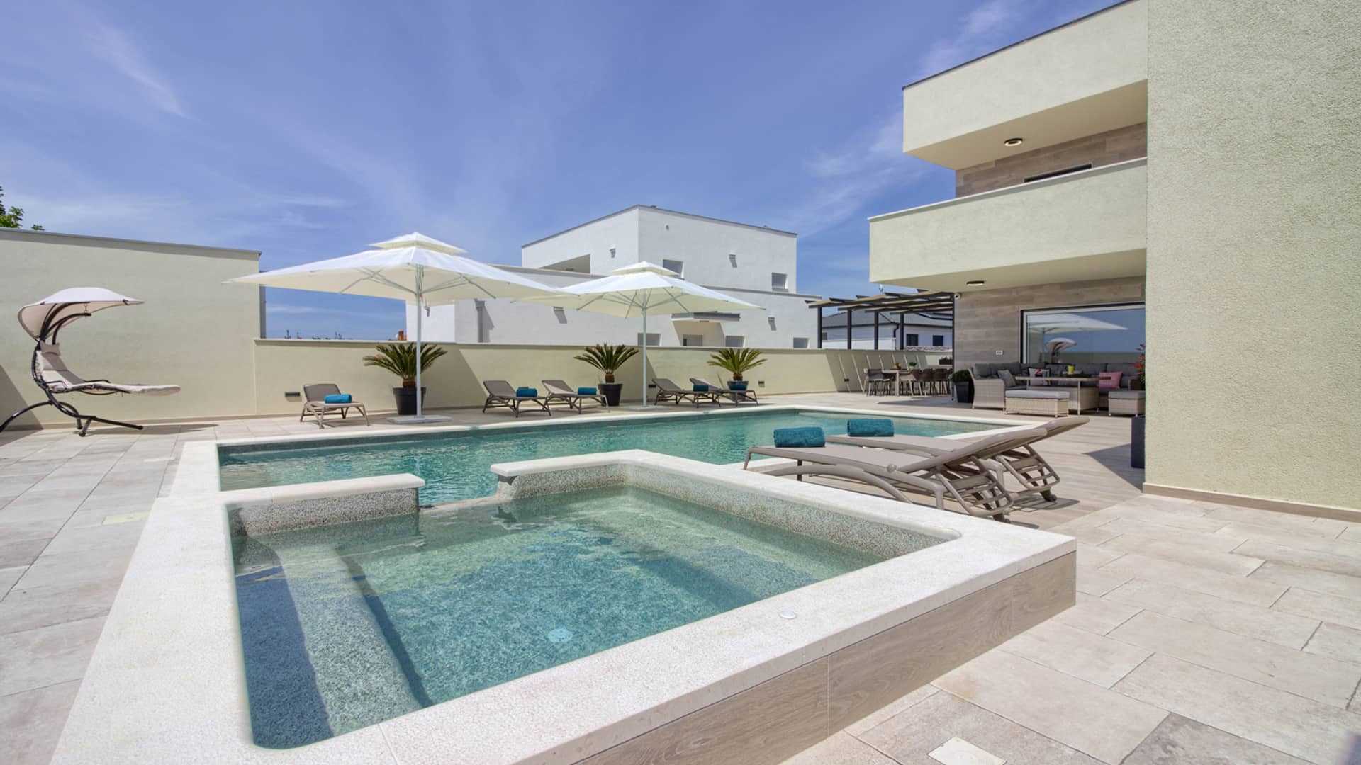 Villa Mako - The modern luxury villa with swimming pool and whirlpool in a quiet suburb of Pula