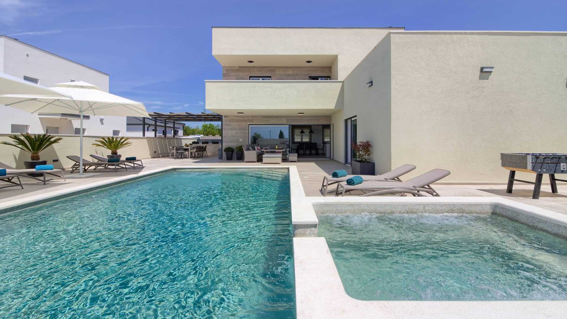 Villa Mako - The modern luxury villa with swimming pool and whirlpool in a quiet suburb of Pula