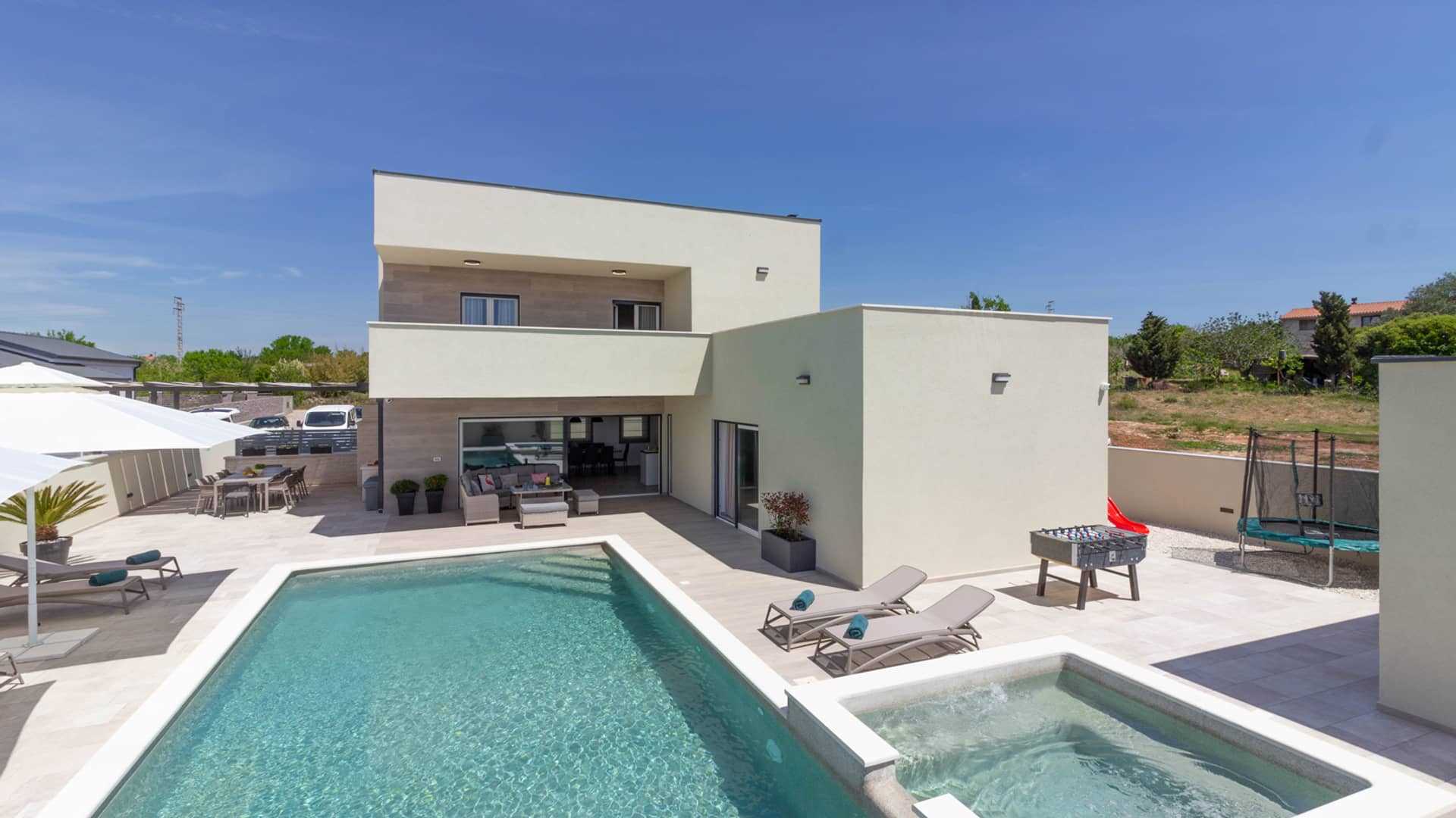 Villa Mako - The modern luxury villa with swimming pool and whirlpool in a quiet suburb of Pula