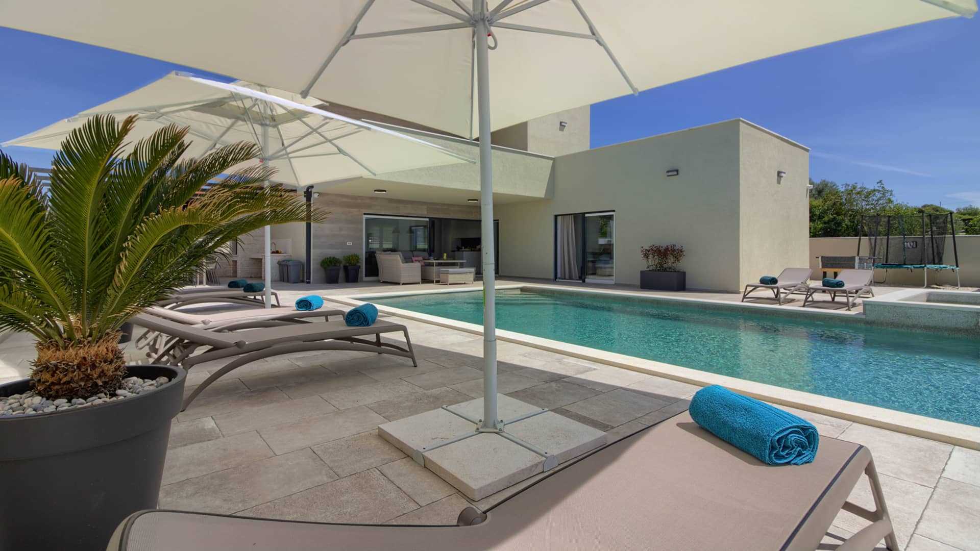 Villa Mako - The modern luxury villa with swimming pool and whirlpool in a quiet suburb of Pula