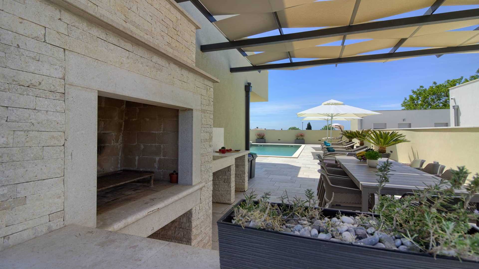 Villa Mako - The modern luxury villa with swimming pool and whirlpool in a quiet suburb of Pula