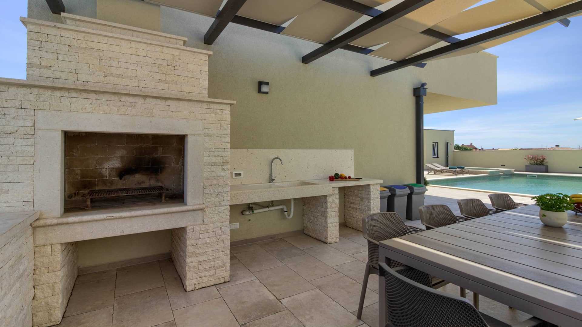 Villa Mako - The modern luxury villa with swimming pool and whirlpool in a quiet suburb of Pula