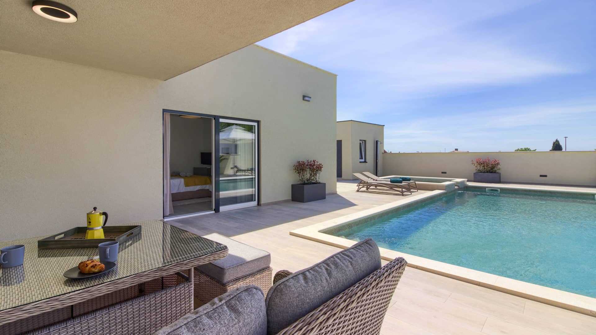Villa Mako - The modern luxury villa with swimming pool and whirlpool in a quiet suburb of Pula