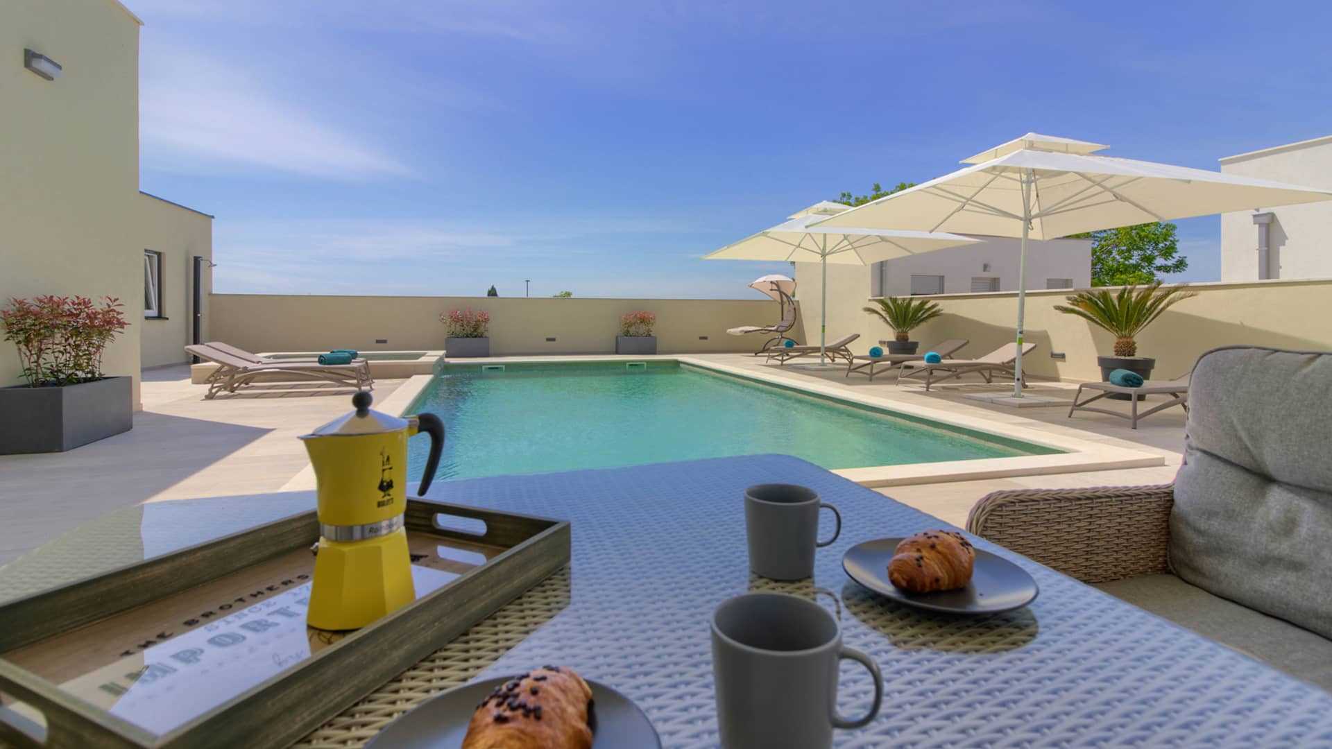 Villa Mako - The modern luxury villa with swimming pool and whirlpool in a quiet suburb of Pula