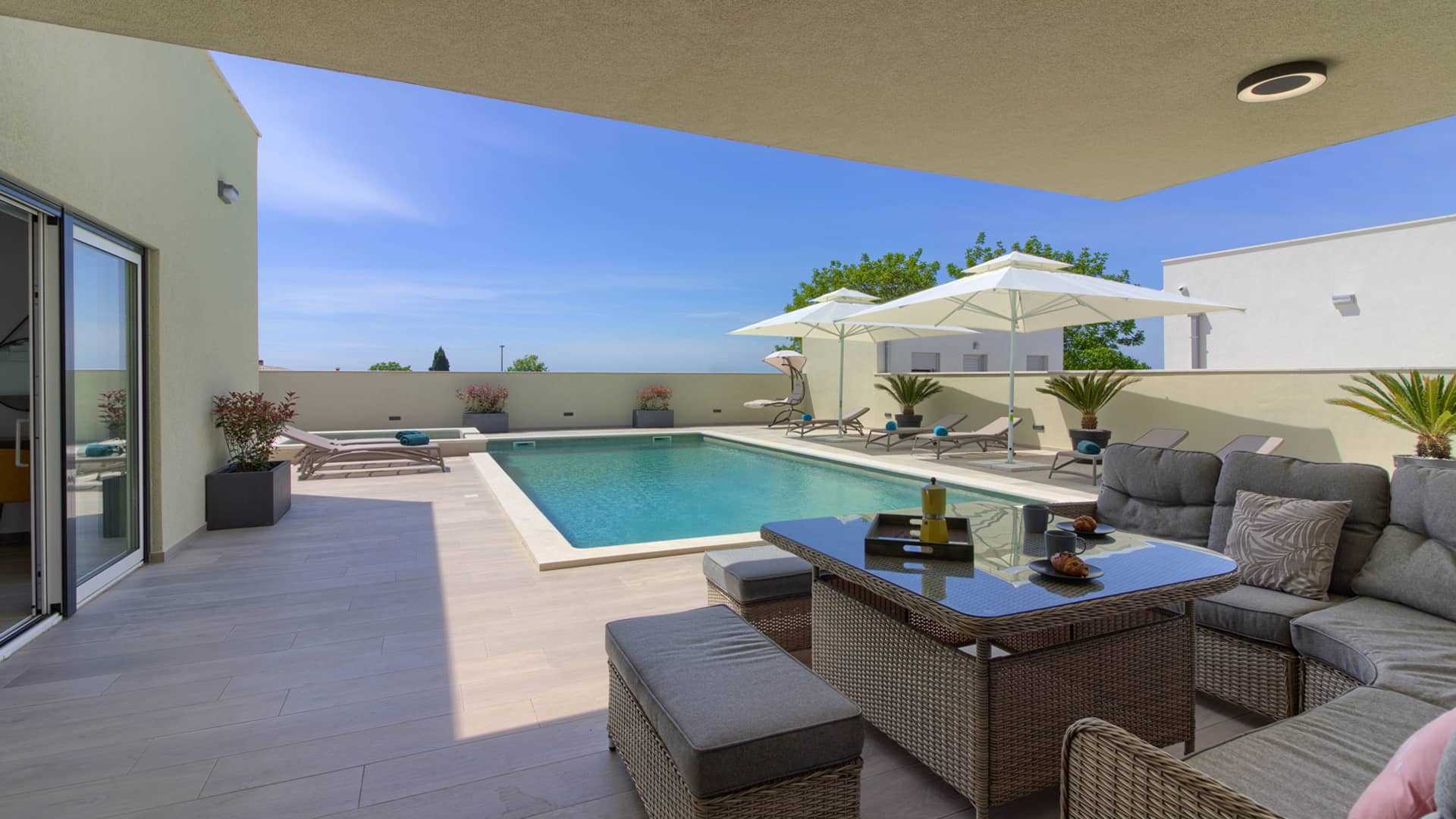 Villa Mako - The modern luxury villa with swimming pool and whirlpool in a quiet suburb of Pula