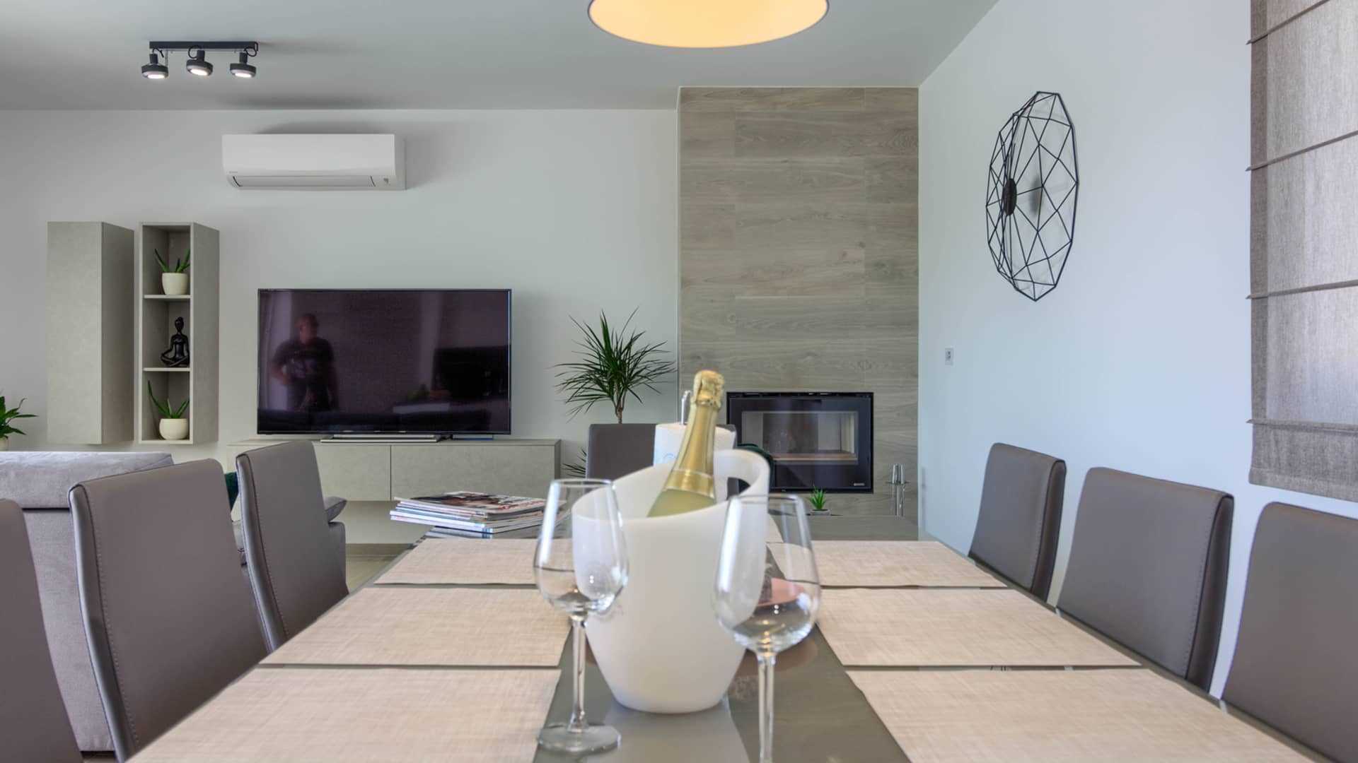 Villa Mako - The modern luxury villa with swimming pool and whirlpool in a quiet suburb of Pula
