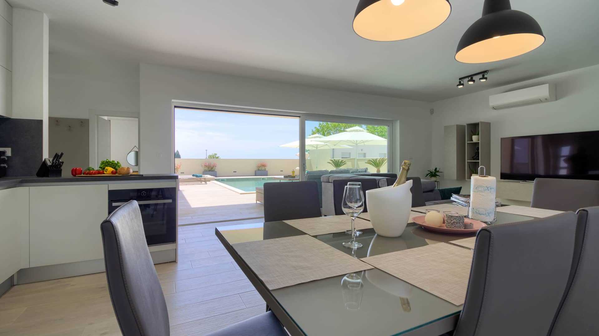 Villa Mako - The modern luxury villa with swimming pool and whirlpool in a quiet suburb of Pula