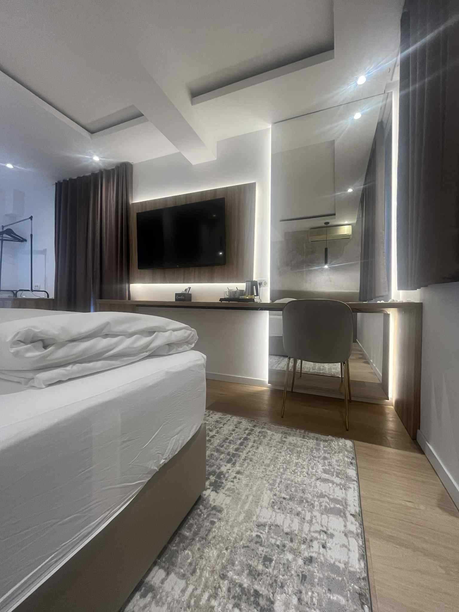 Deluxe Double Room with Balcony and Sea View