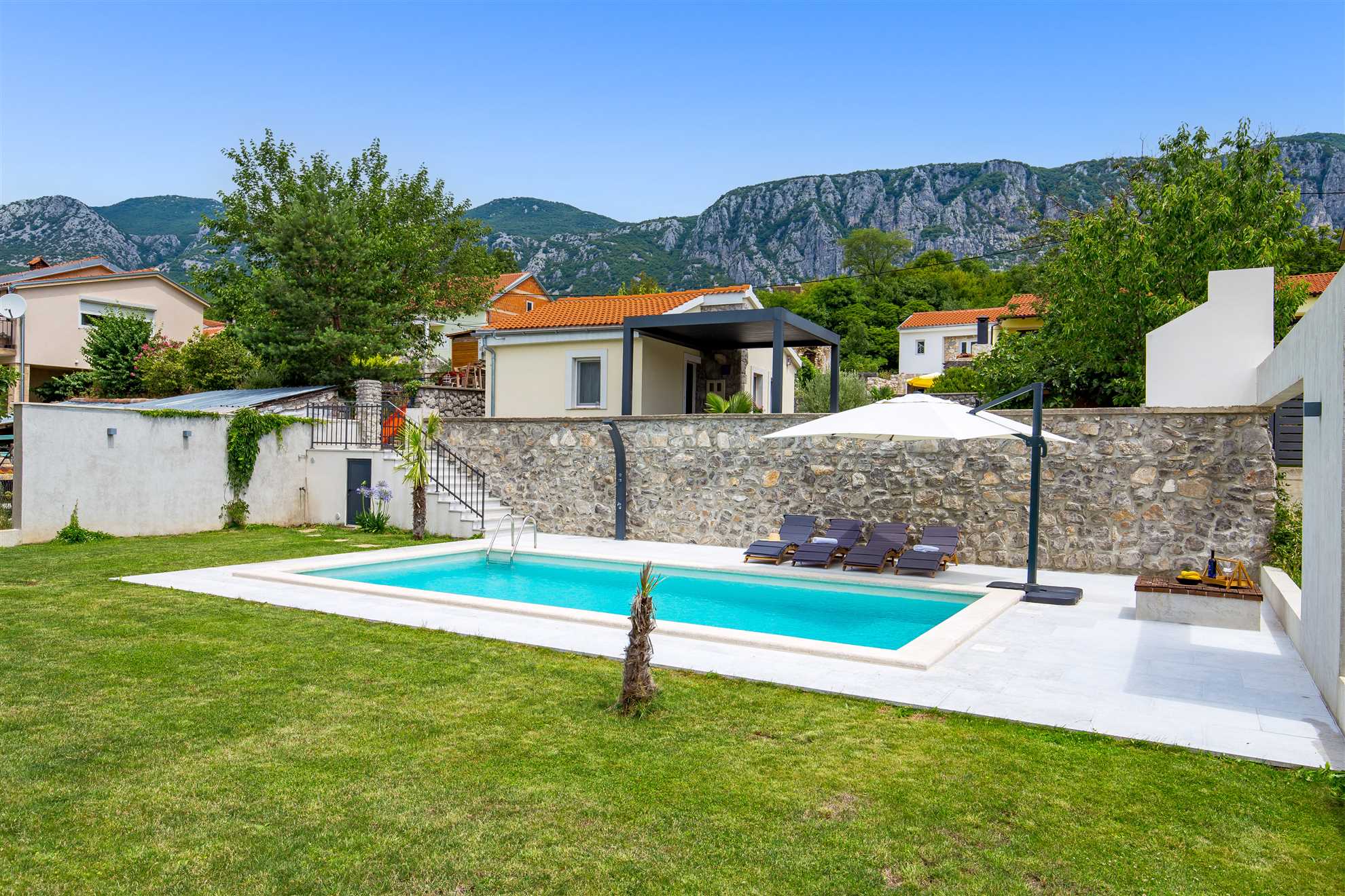 Holiday House Katunar