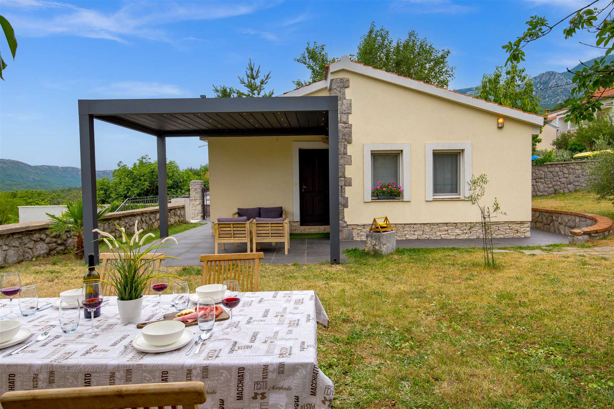 Holiday House Katunar
