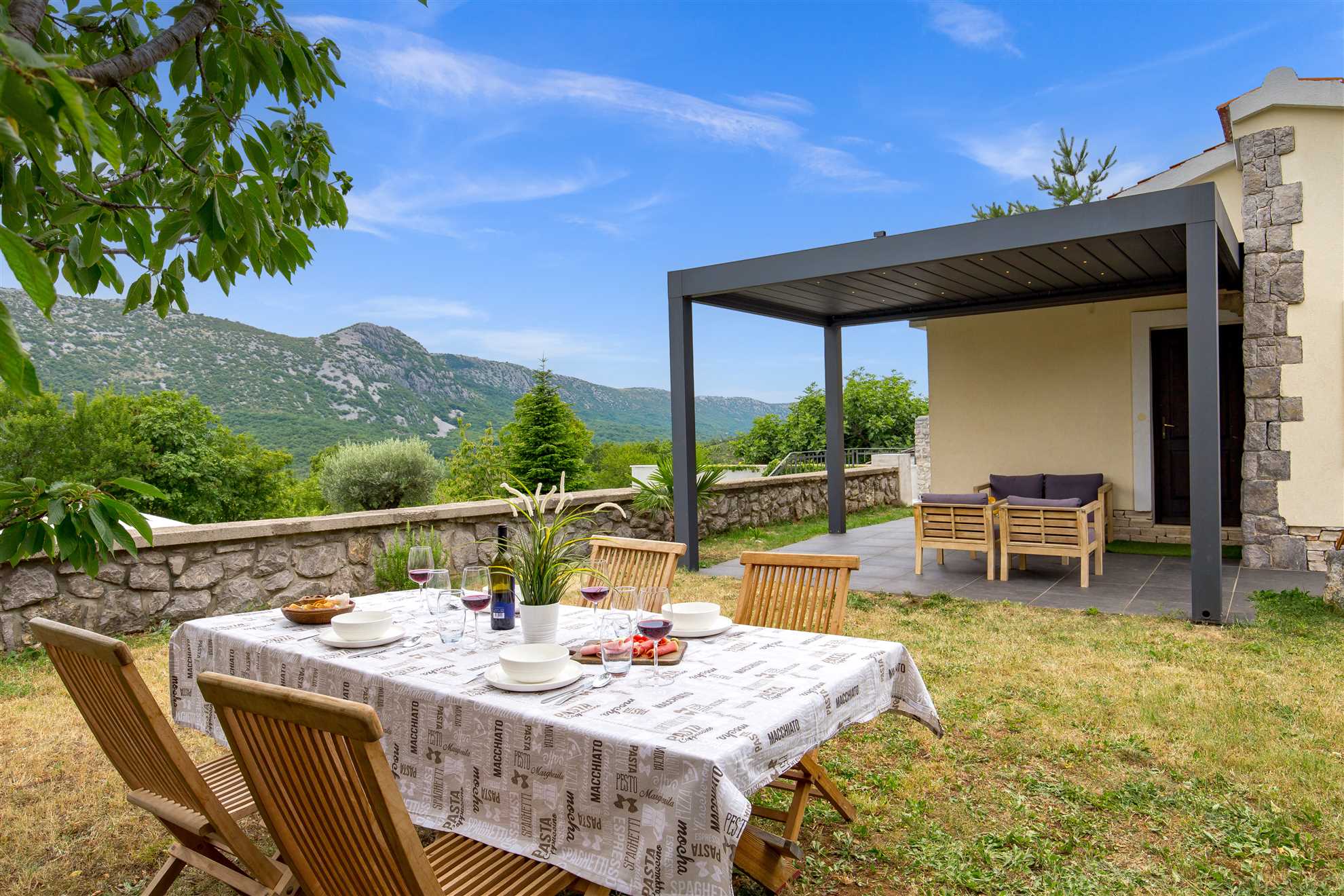 Holiday House Katunar