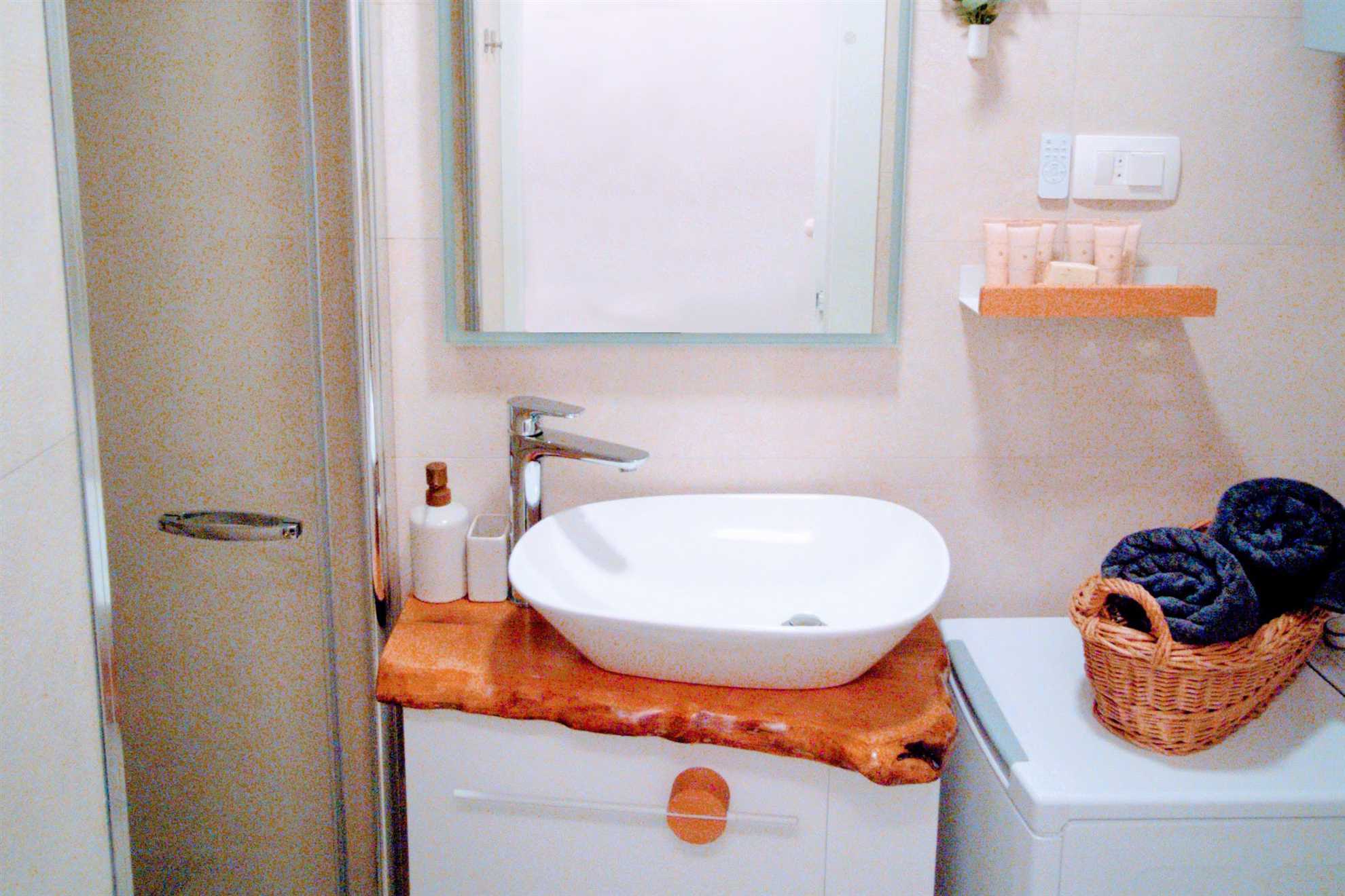 Garden view apartment-150m from beach-free parking