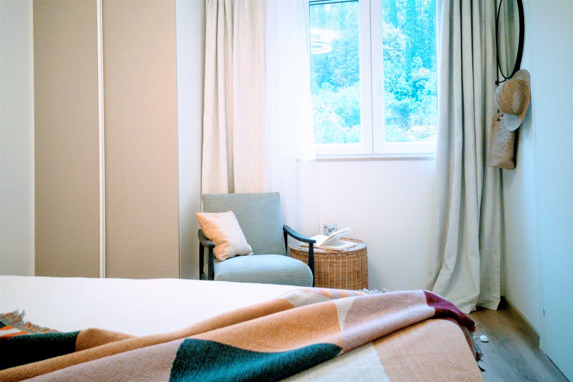 Garden view apartment-150m from beach-free parking
