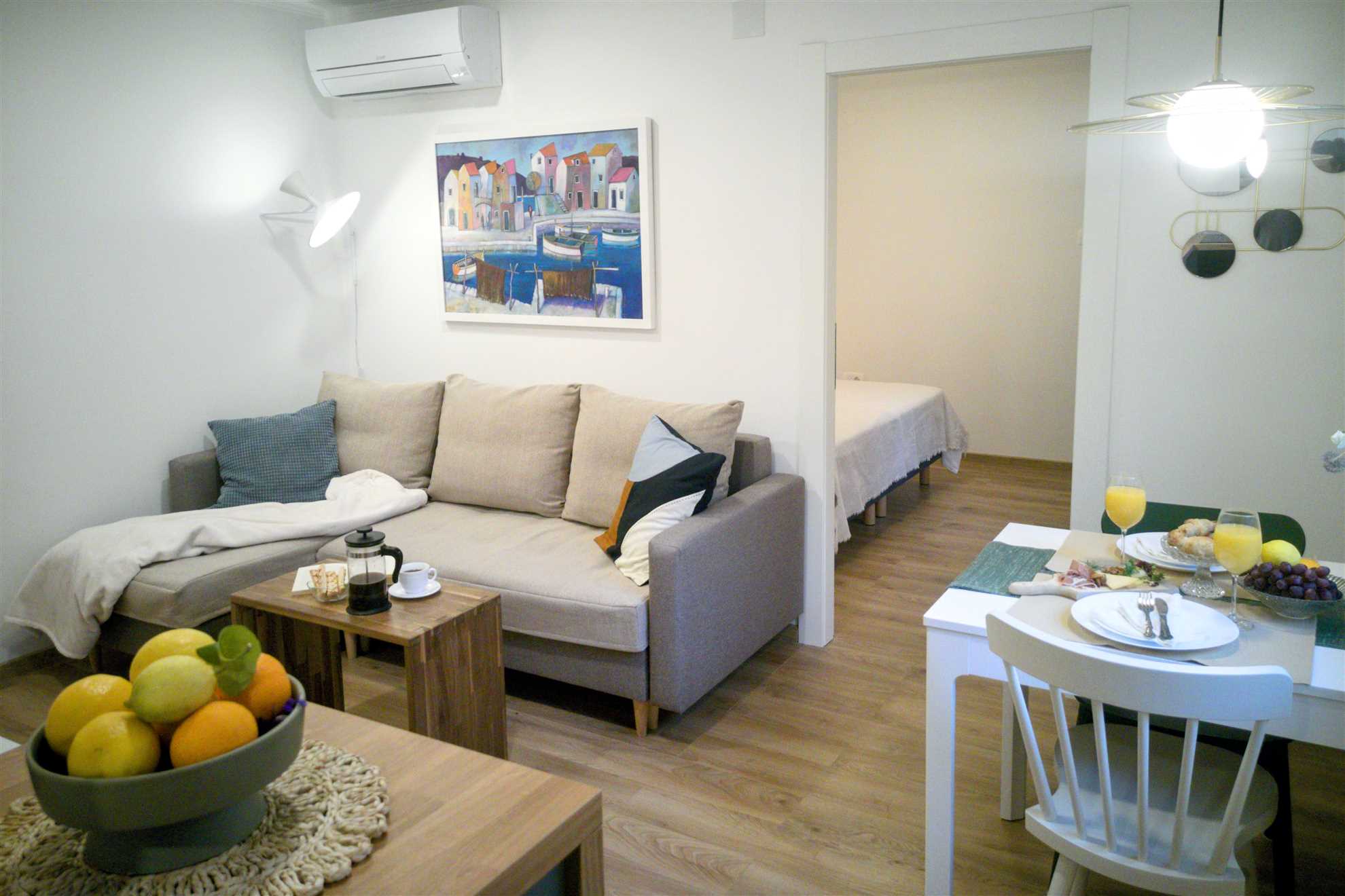 Garden view apartment-150m from beach-free parking