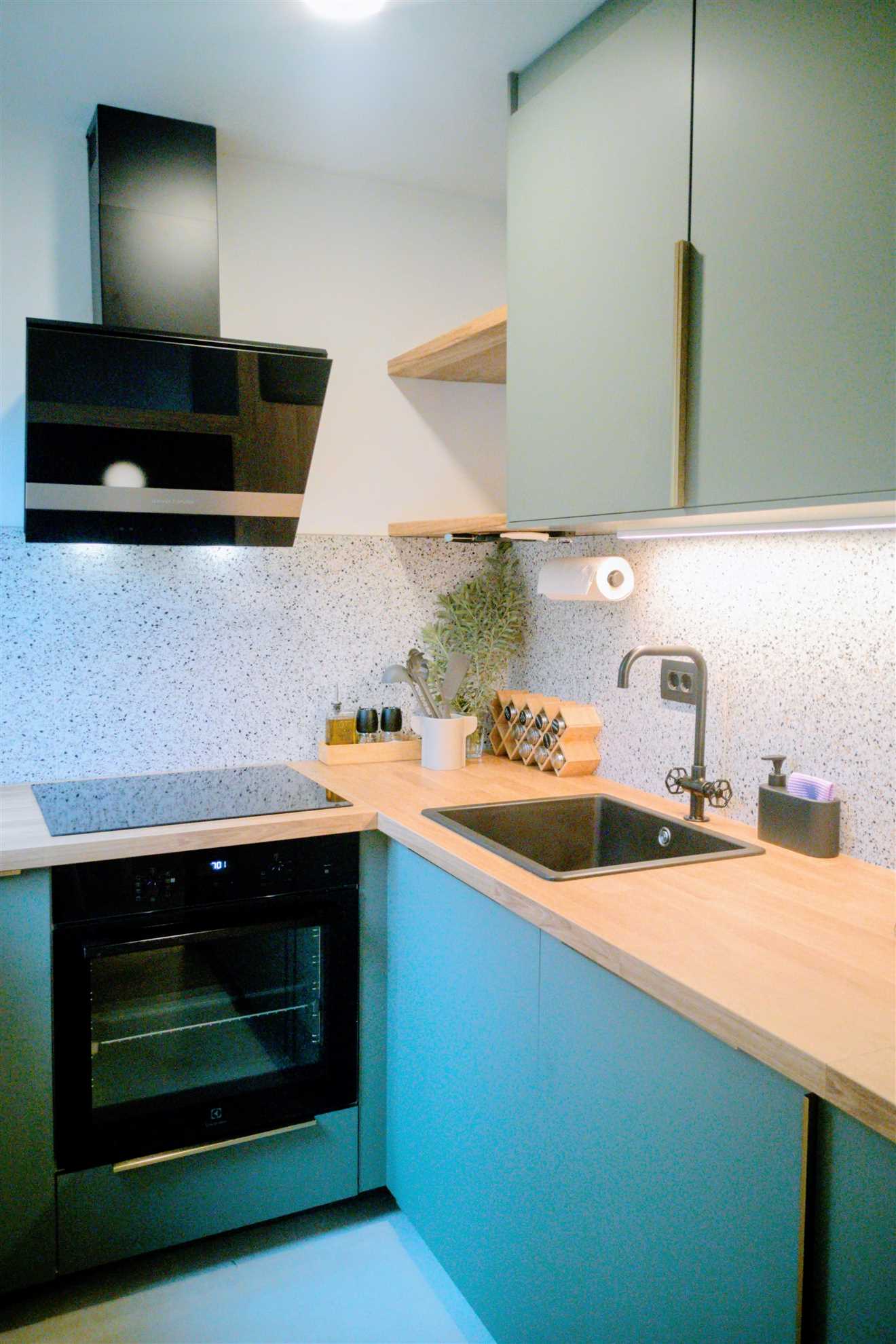 Garden view apartment-150m from beach-free parking
