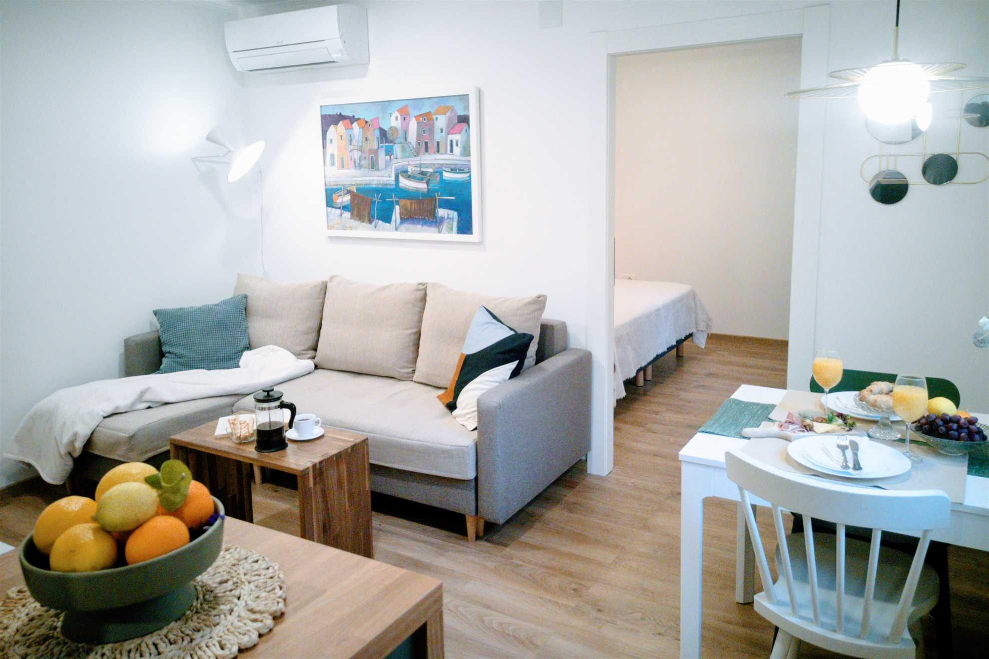 Garden view apartment-150m from beach-free parking