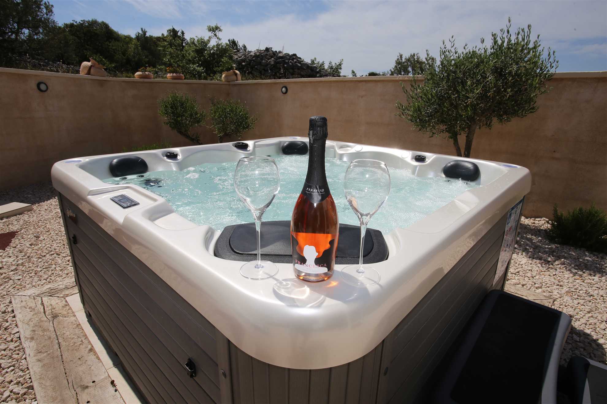 Villa Punta Sol with jacuzzi