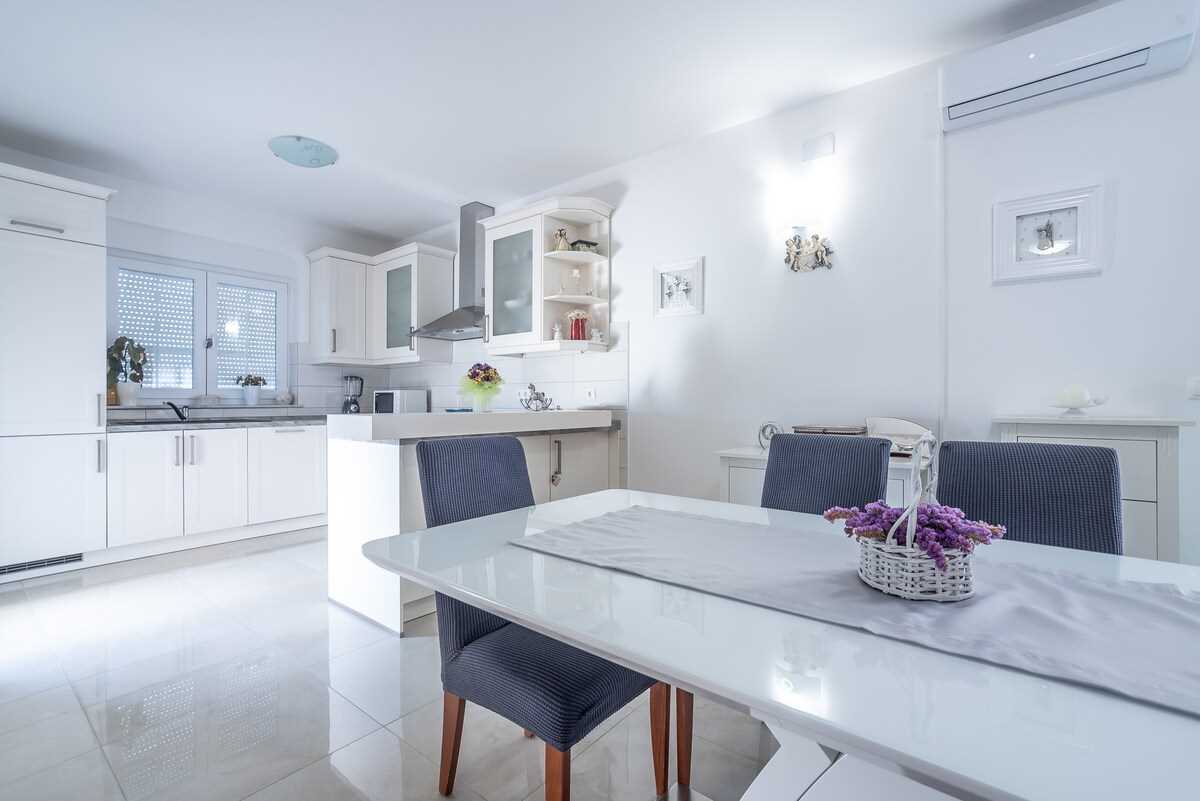 Apartment Sandrina A3 | Adriatic Luxury Villas