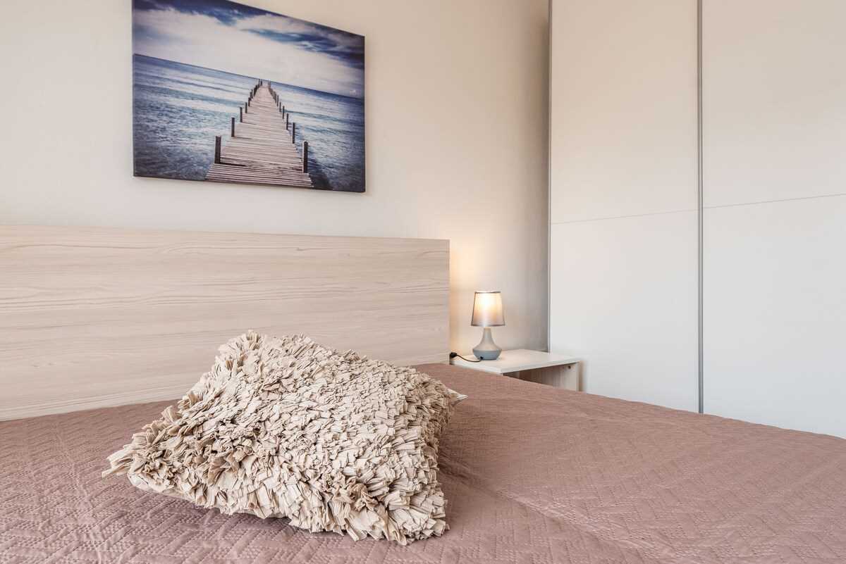 Beachfront Apartment Lostura with sea view