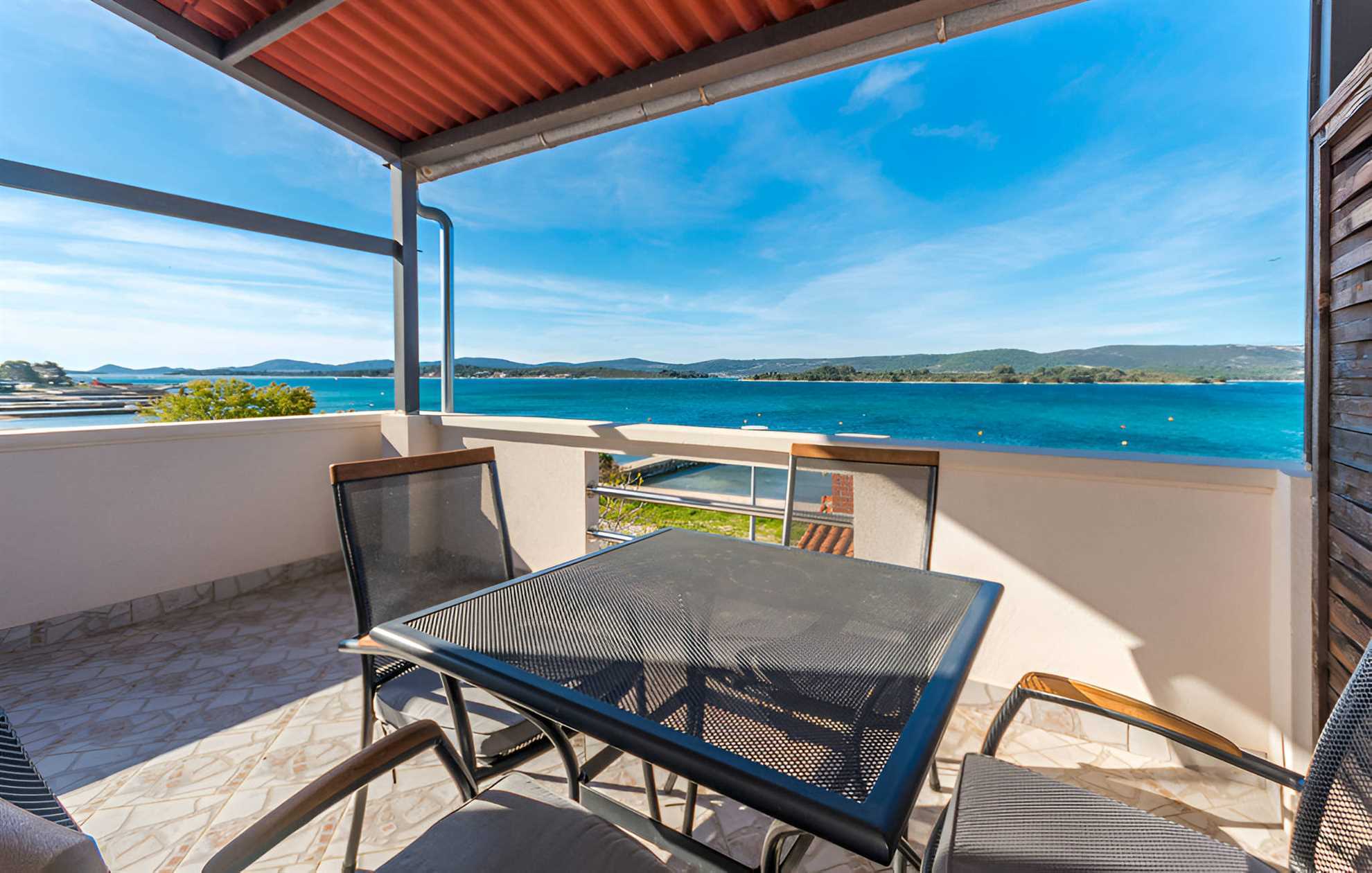 Apartment Sunset 1 only 20 meters from the beach